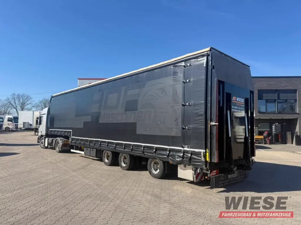 Wiese 3-Achs Stufen Sattel mit Auffahrrampe 25T