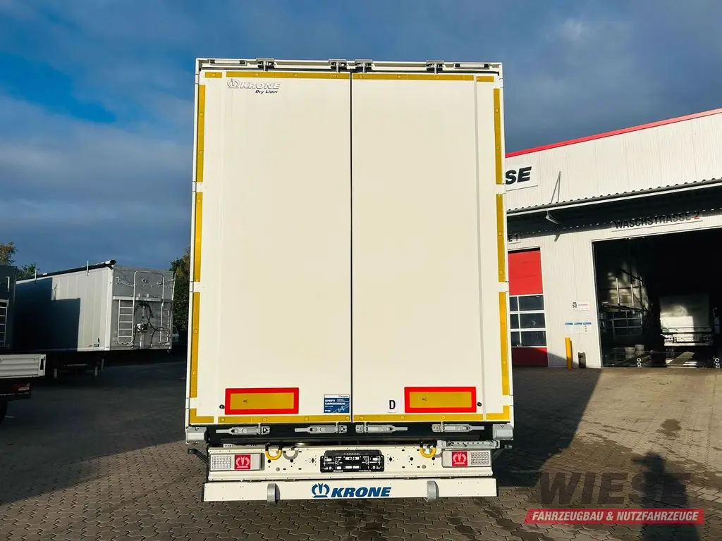 Krone SDK 27 3-Achs Mega Koffer Auflieger von Wiese Trailer Rent in Petershagen mieten ab 500.00€