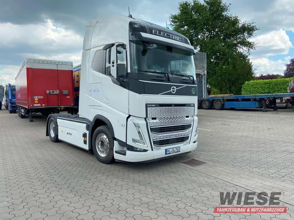 Volvo FH Elektro von Wiese Trailer Rent in Petershagen mieten ab 4500.00€