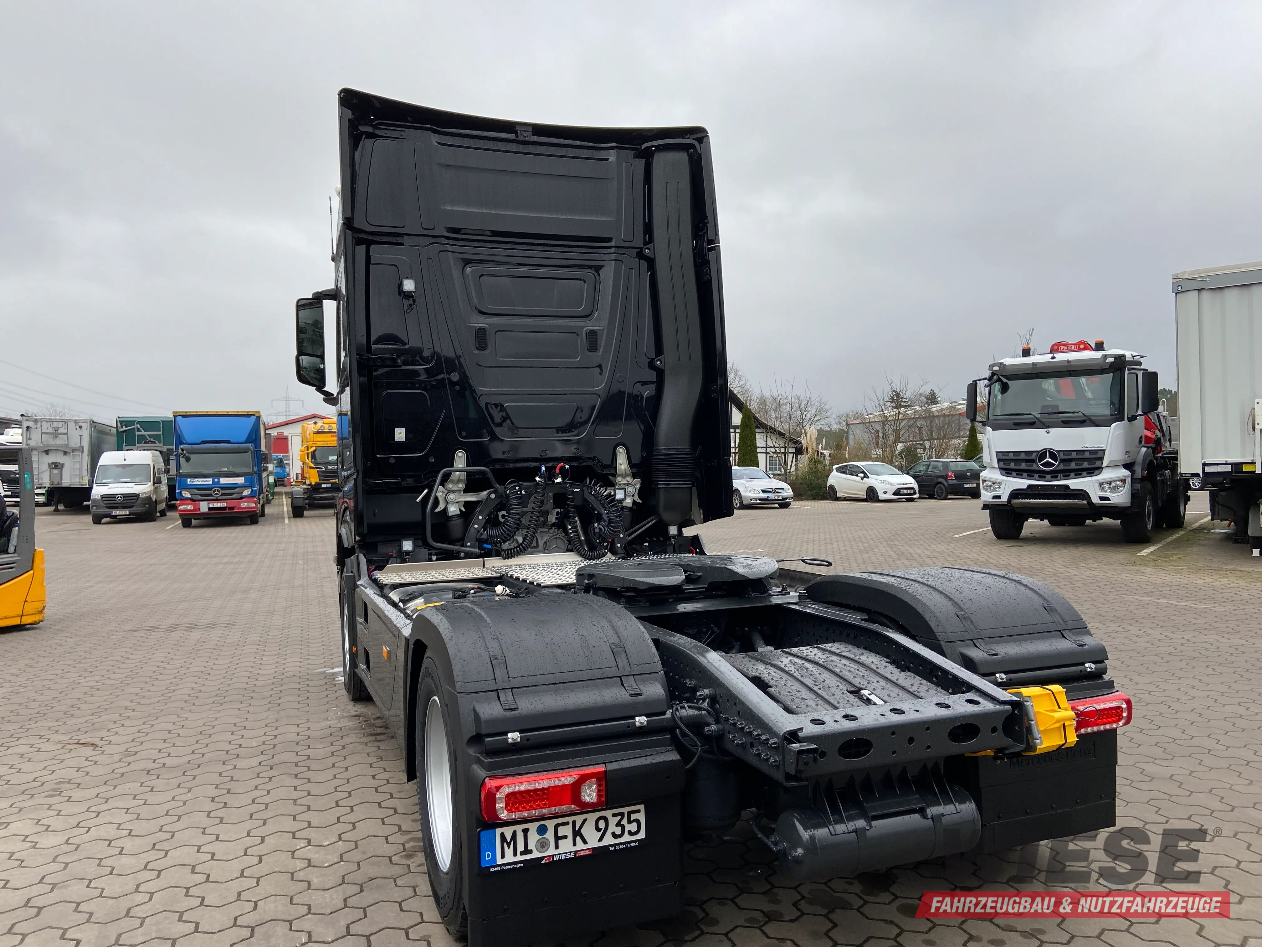 Mercedes SZM von Wiese Trailer Rent in Petershagen mieten ab 3050.00€
