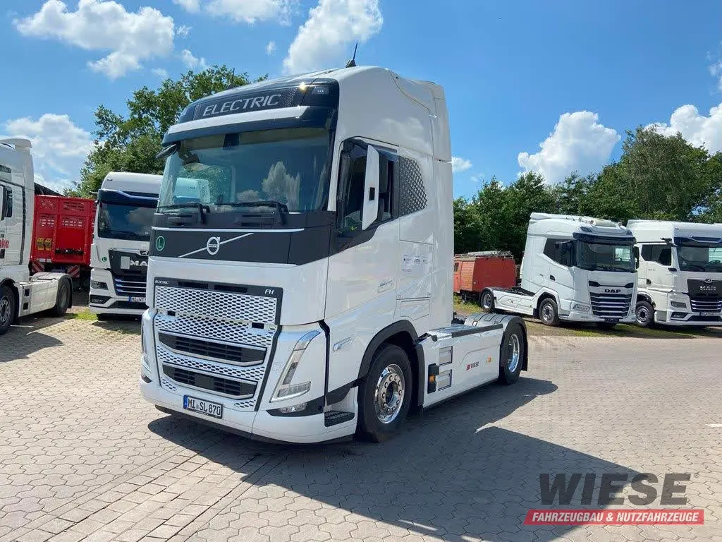 Volvo FH Elektro von Wiese Trailer Rent in Petershagen mieten ab 4500.00€