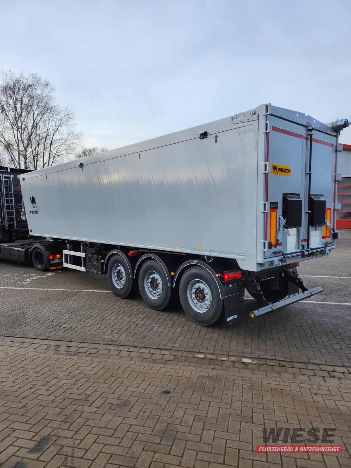 Wielton Alu Kipper 50m³ von Wiese Trailer Rent in Petershagen mieten ab 1575.00€