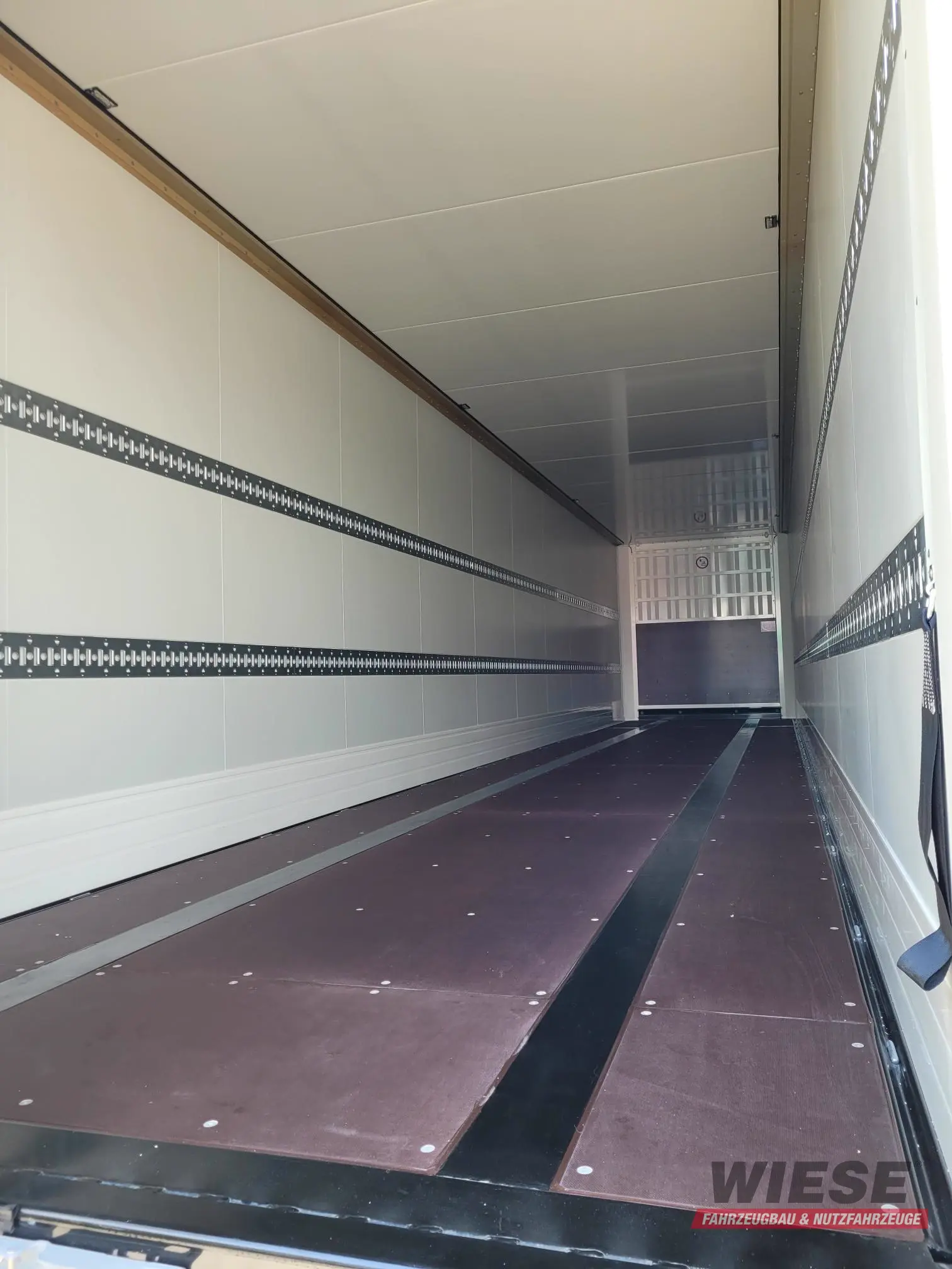 Krone Dry Liner von Wiese Trailer Rent in Petershagen mieten ab 850.00€