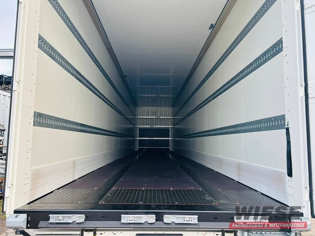 Krone SDK 27 3-Achs Mega Koffer Auflieger von Wiese Trailer Rent in Petershagen mieten ab 500.00€