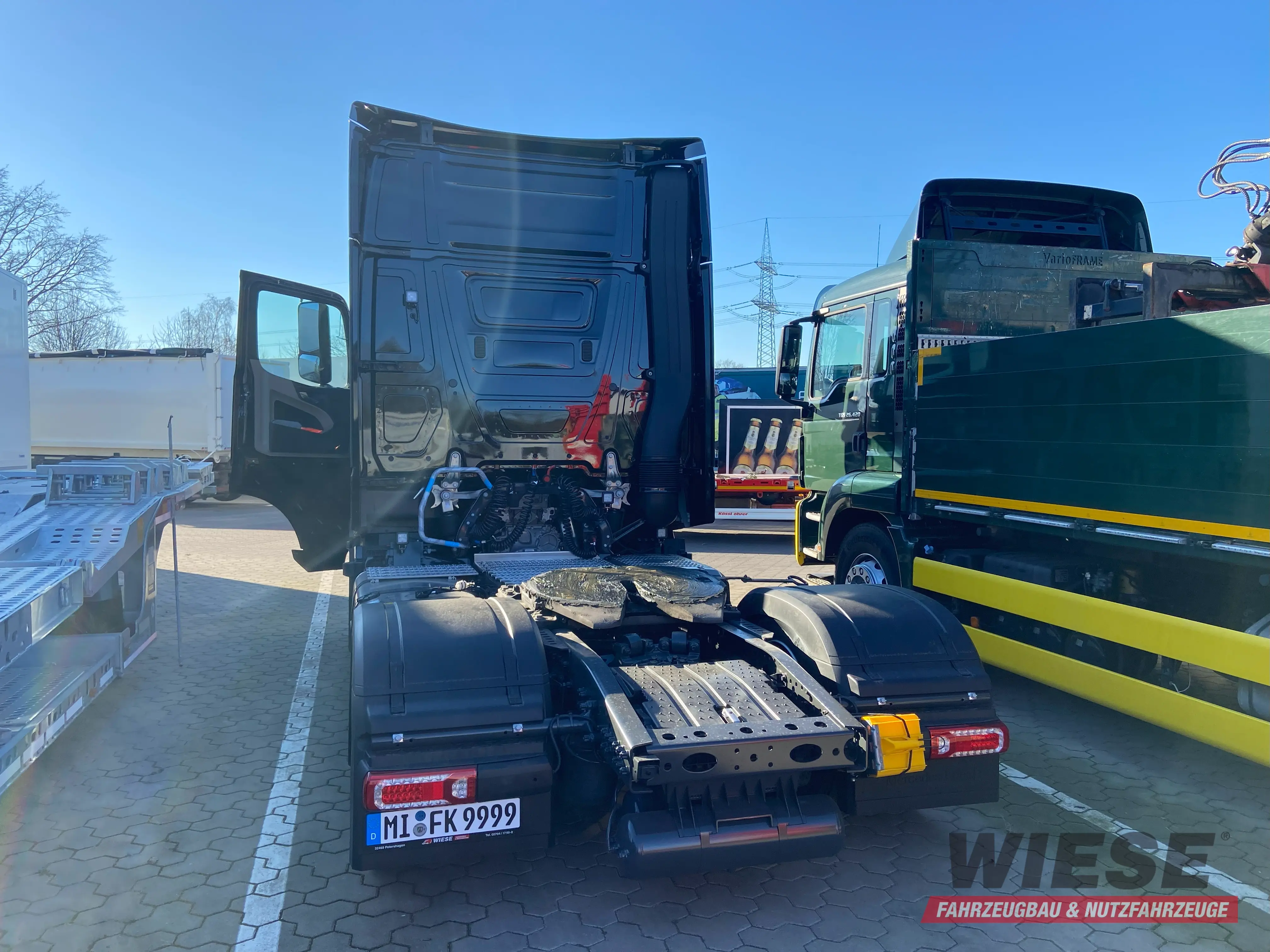 Merces Benz SZM Actros von Wiese Trailer Rent in Petershagen mieten ab 2511.00€