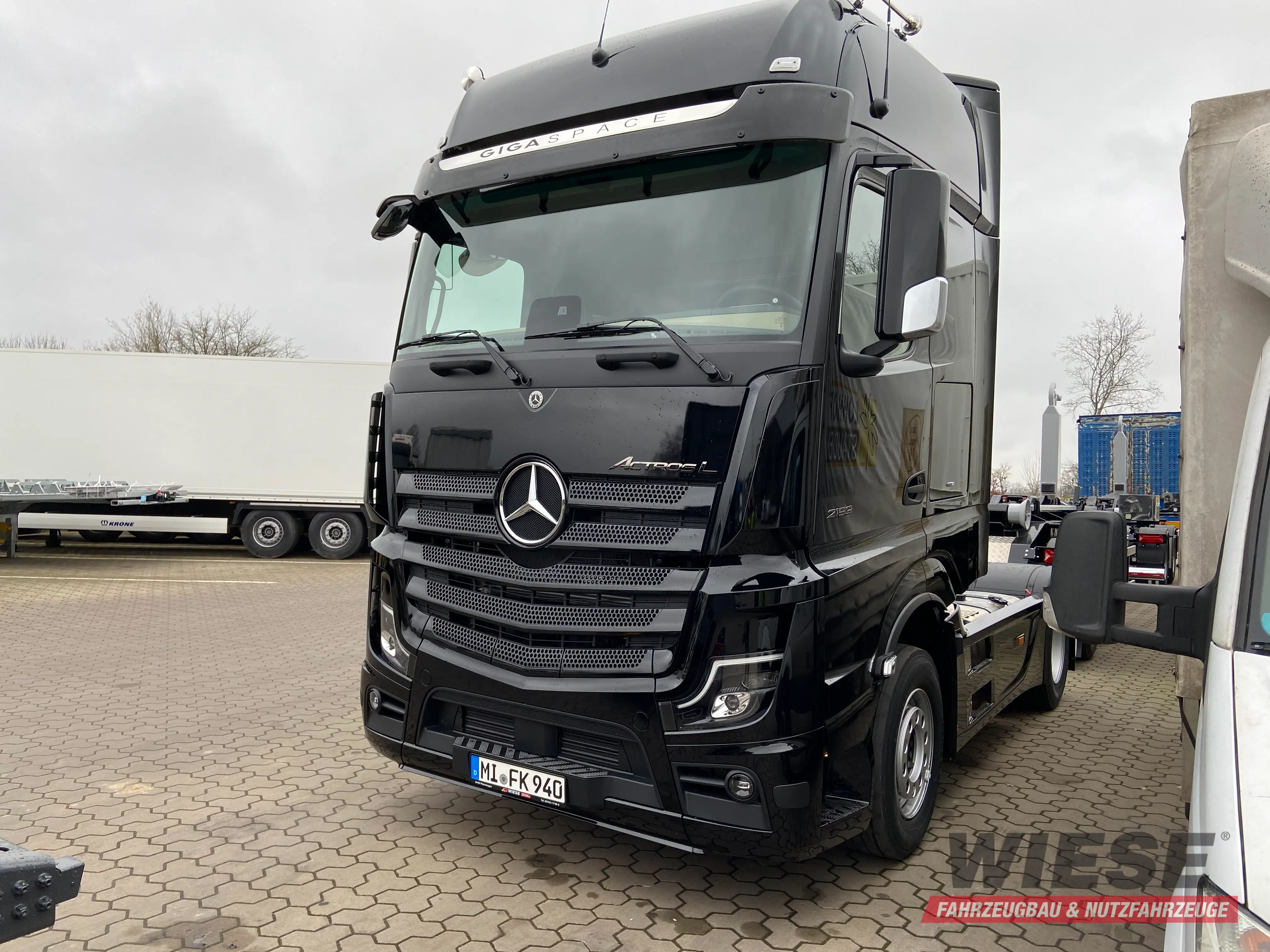 Mercedes SZM von Wiese Trailer Rent in Petershagen mieten ab 3050.00€