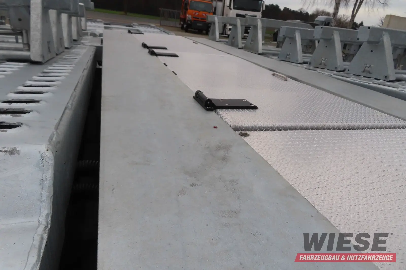 Kässbohrer K.SOK Truck/Car Transporter, Novagrau