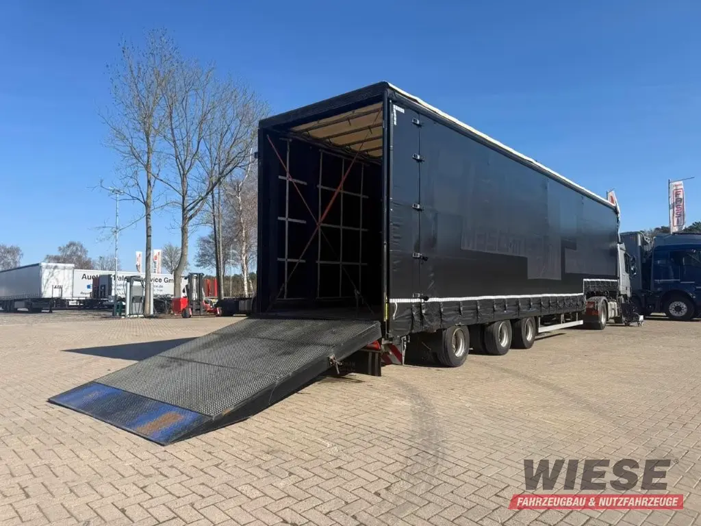 Wiese 3-Achs Stufen Sattel mit Auffahrrampe 25T