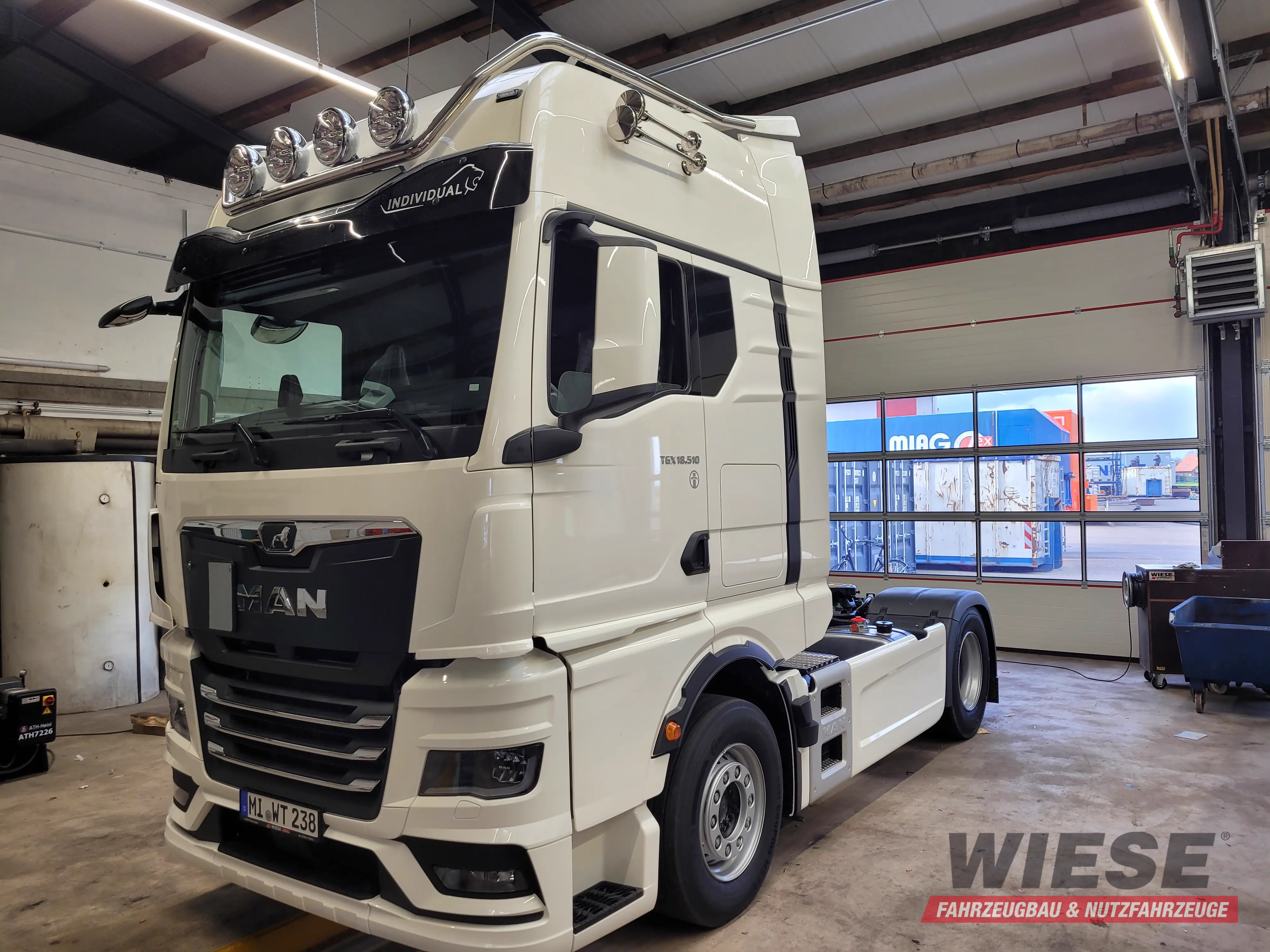 MAN Sattelzugmaschine von Wiese Trailer Rent in Petershagen mieten ab 3200.00€