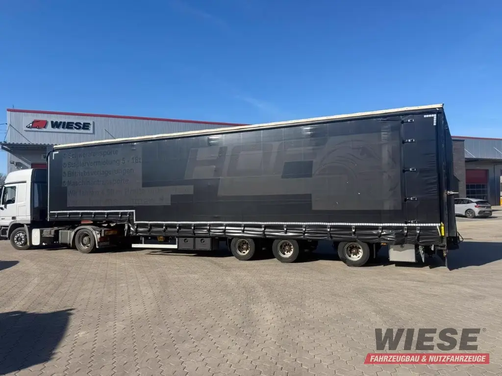 Wiese 3-Achs Stufen Sattel mit Auffahrrampe 25T