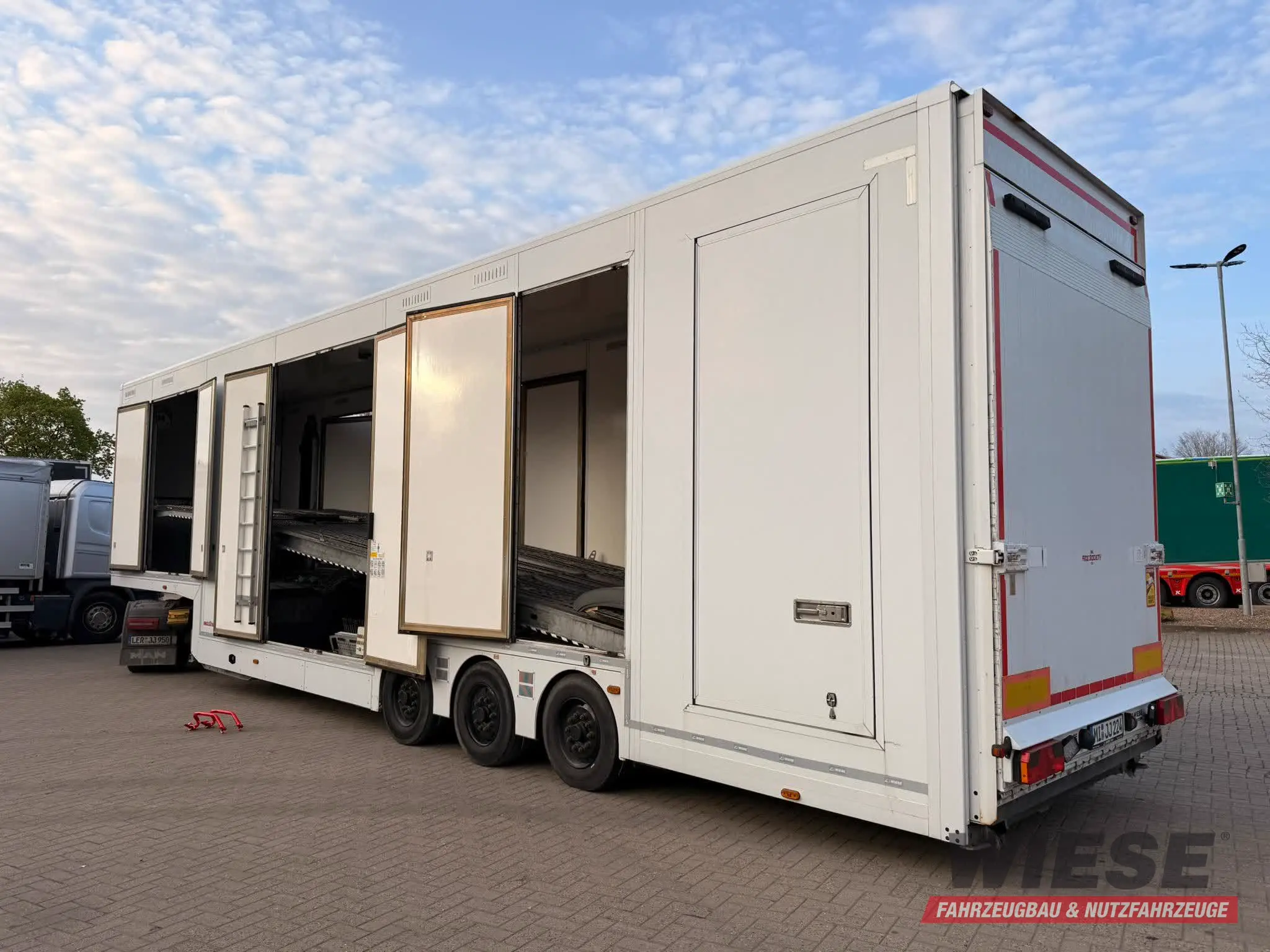 Kässbohrer Sattelanhänger von Wiese Trailer Rent in Petershagen mieten ab 2000.00€