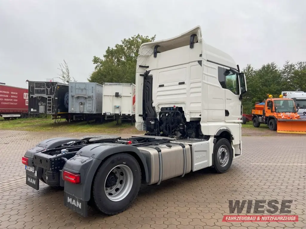 MAN TGX 18.510 4x2 BL Sattelzugmaschine von Wiese Trailer Rent in Petershagen mieten ab 3150.00€