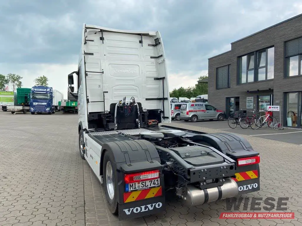 Volvo FH Elektro von Wiese Trailer Rent in Petershagen mieten ab 4500.00€