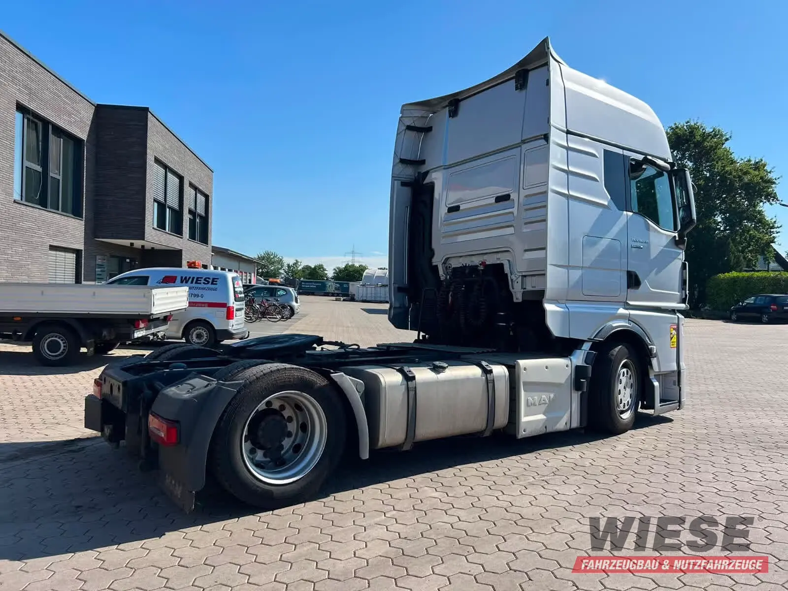 MAN Mega  SZM TGX 18.510 4x2 LL SA von Wiese Trailer Rent in Petershagen mieten ab 2900.00€