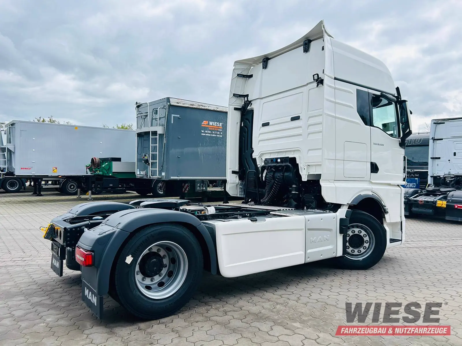 MAN TGX 18.520 von Wiese Trailer Rent in Petershagen mieten ab 3150.00€