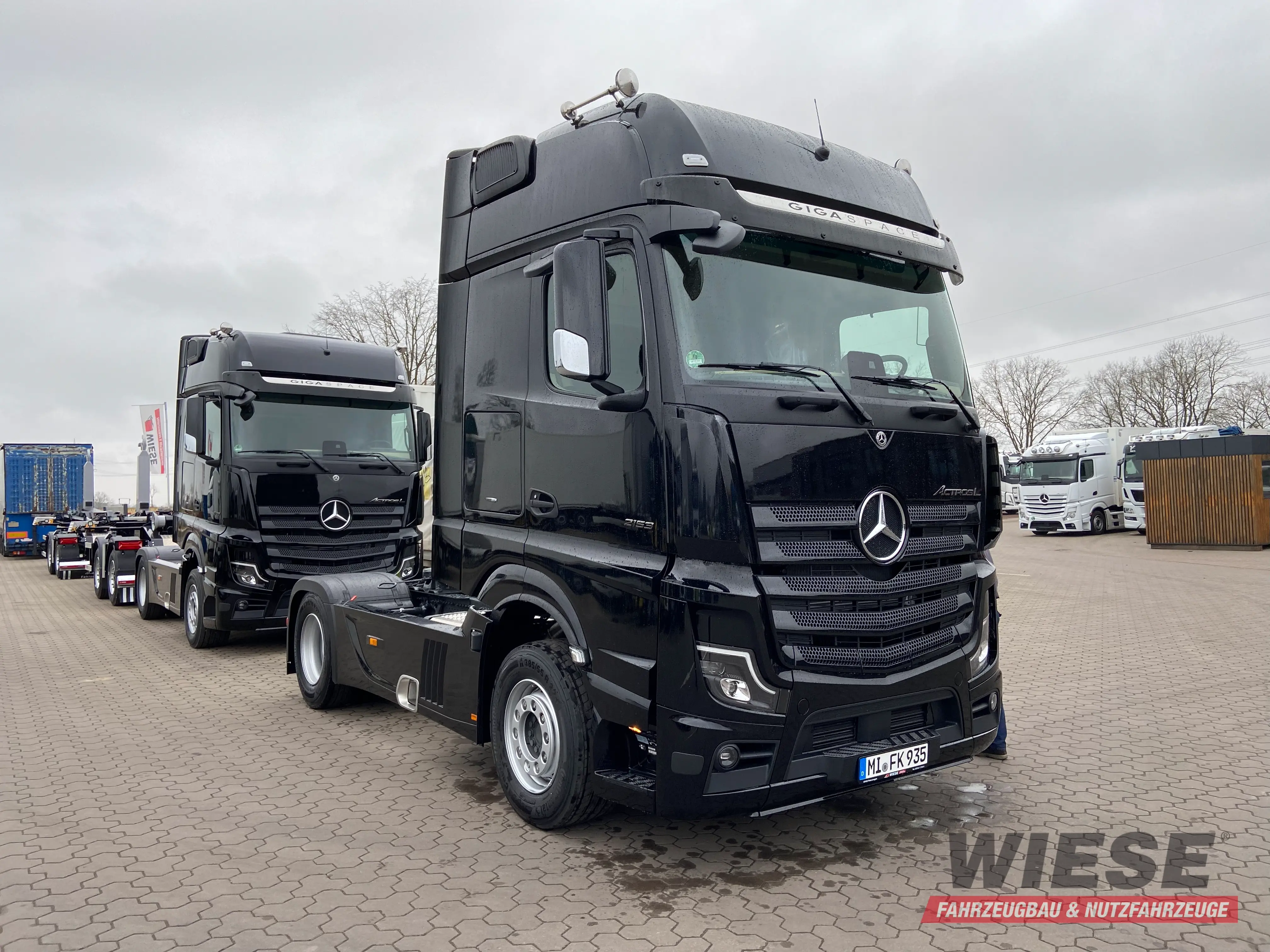 Mercedes SZM von Wiese Trailer Rent in Petershagen mieten ab 3050.00€