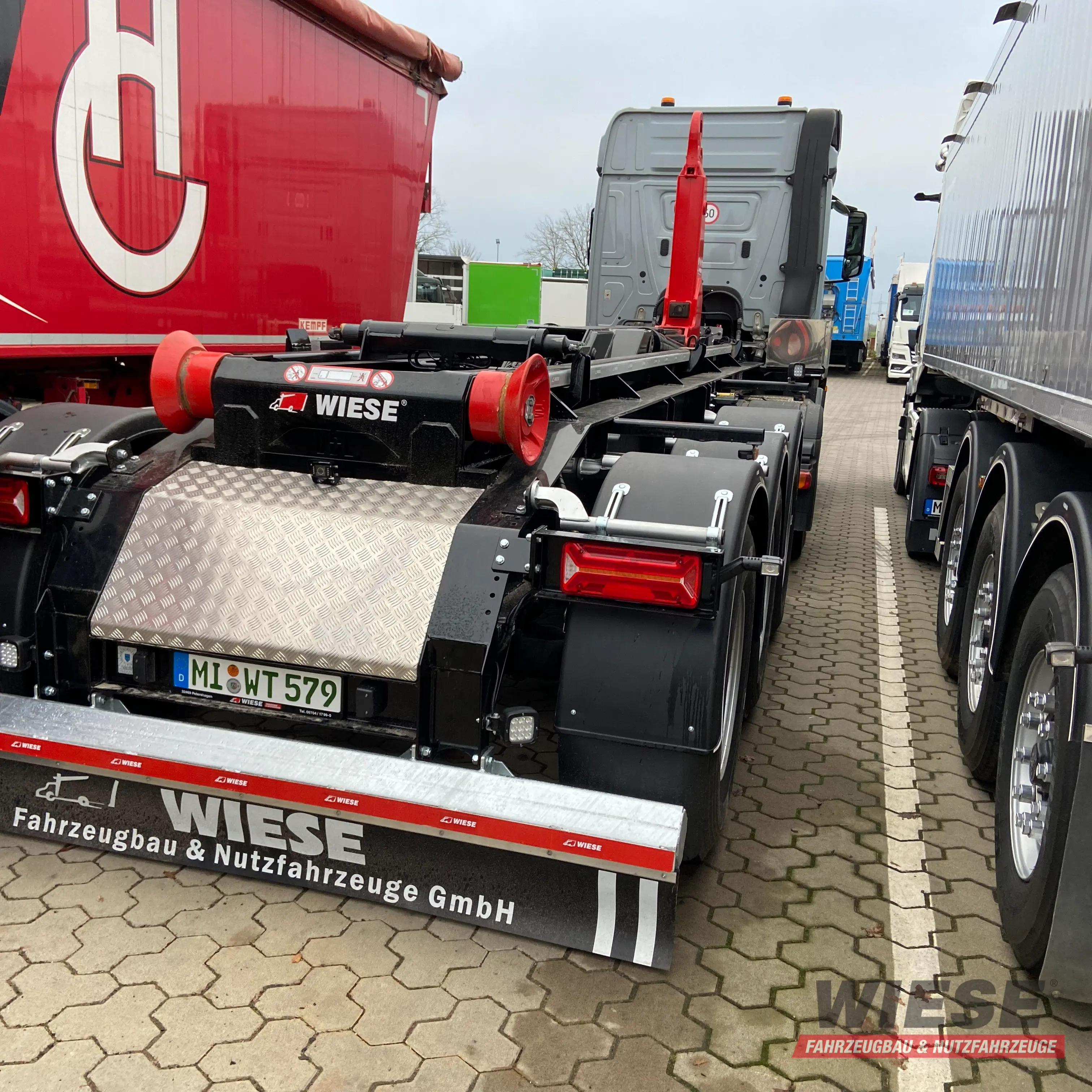 Wiese Abrollkipper von Wiese Trailer Rent in Petershagen mieten ab 1850.00€