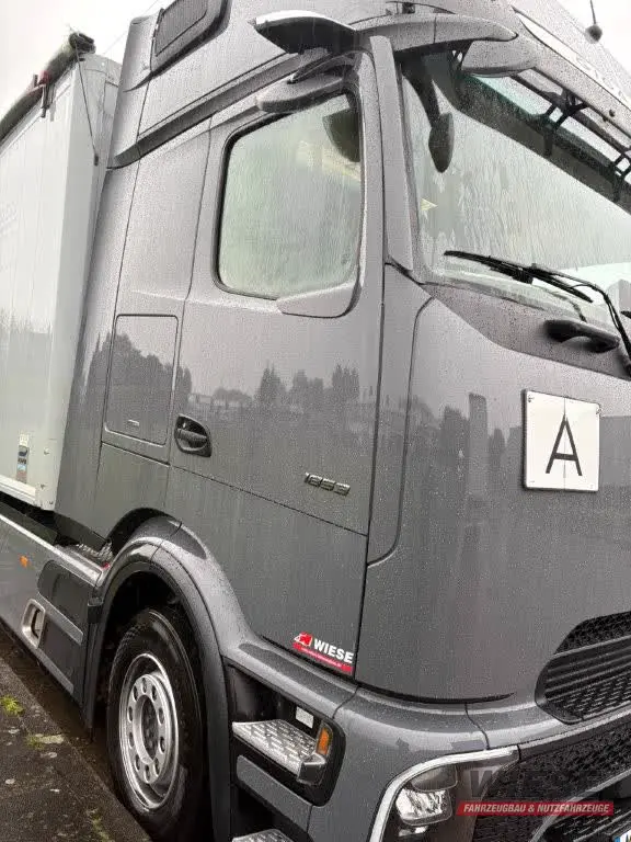Mercedes-Benz SZM von Wiese Trailer Rent in Petershagen mieten ab 2833.24€