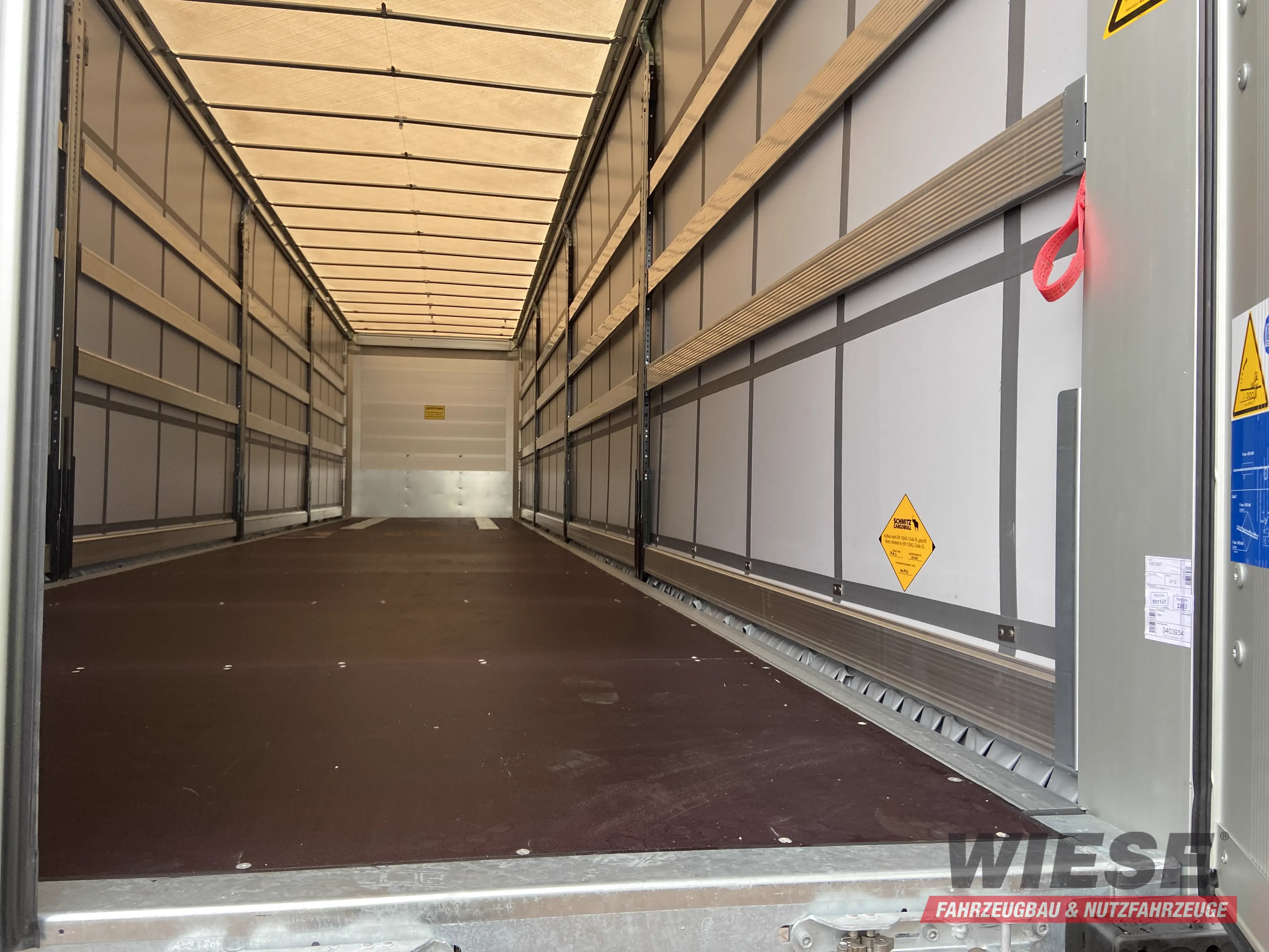 Schmitz Plane von Wiese Trailer Rent in Petershagen mieten ab 750.00€