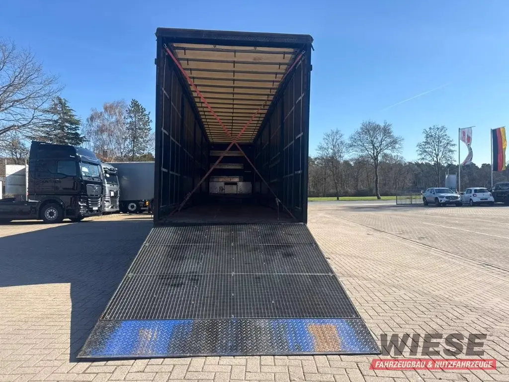 Wiese 3-Achs Stufen Sattel mit Auffahrrampe 25T