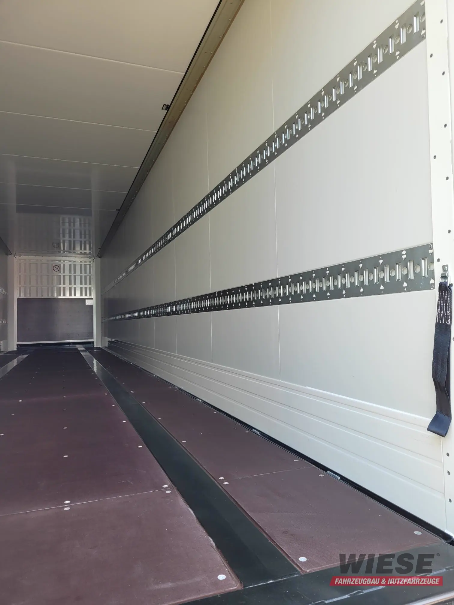Krone Dry Liner von Wiese Trailer Rent in Petershagen mieten ab 850.00€