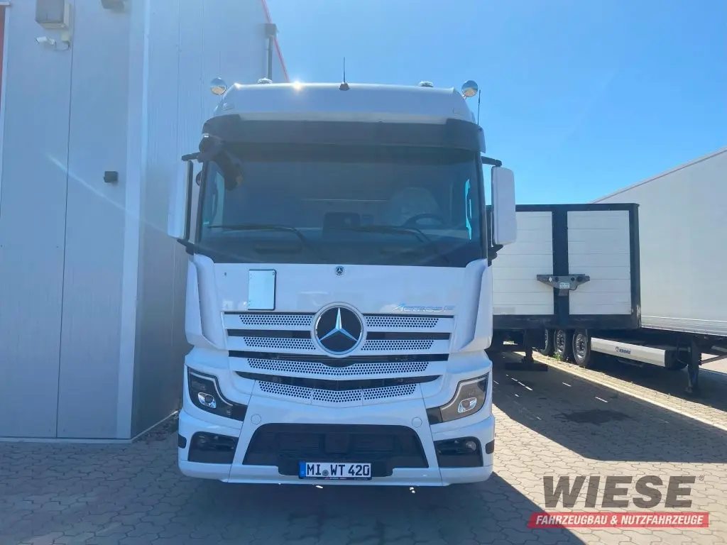 Mercedes Benz SZM Actros von Wiese Trailer Rent in Petershagen mieten ab 2950.00€