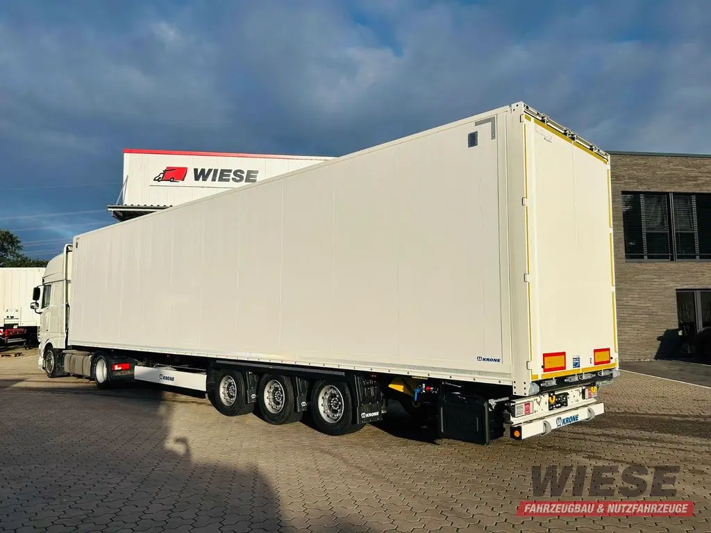 Krone SDK 27 3-Achs Mega Koffer Auflieger von Wiese Trailer Rent in Petershagen mieten ab 500.00€