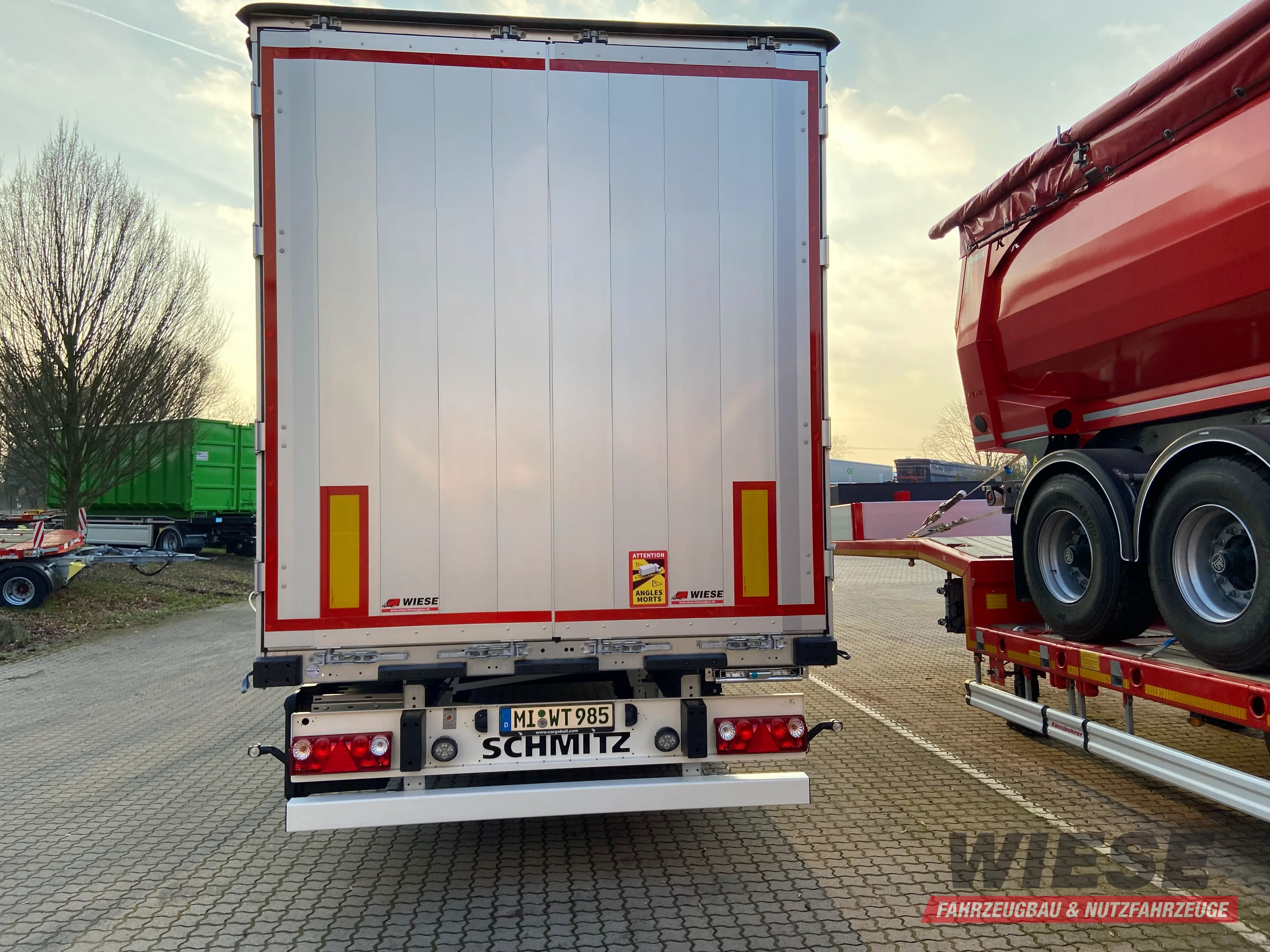 Schmitz Plane von Wiese Trailer Rent in Petershagen mieten ab 800.00€