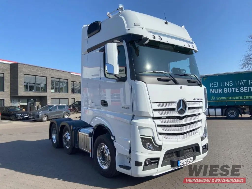 Mercedes SZM von Wiese Trailer Rent in Petershagen mieten ab 3300.00€
