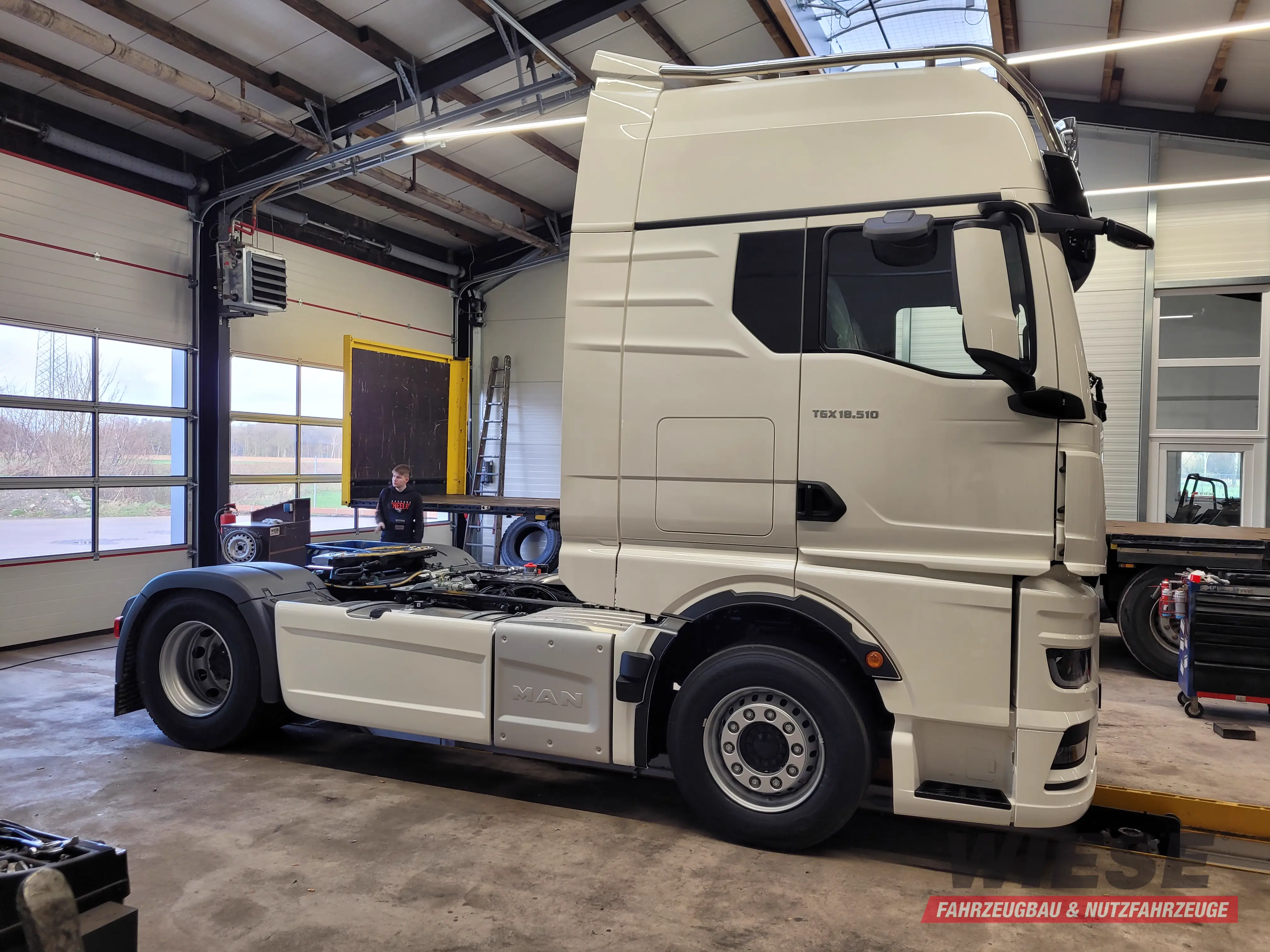 MAN Sattelzugmaschine von Wiese Trailer Rent in Petershagen mieten ab 3200.00€