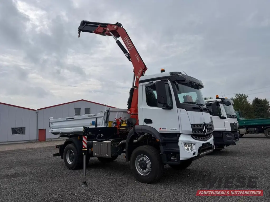 Krone-Plattform-Sattelauflieger von Wiese Trailer Rent in Petershagen mieten ab 850.00€