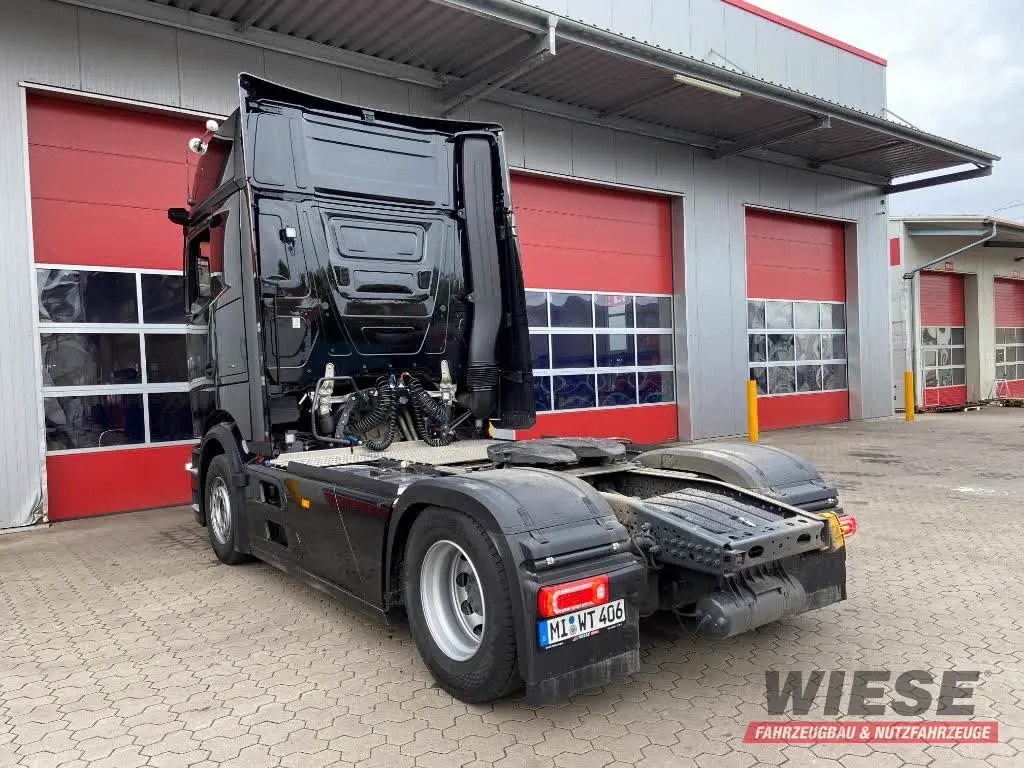 Mercedes SZM von Wiese Trailer Rent in Petershagen mieten ab 2950.00€