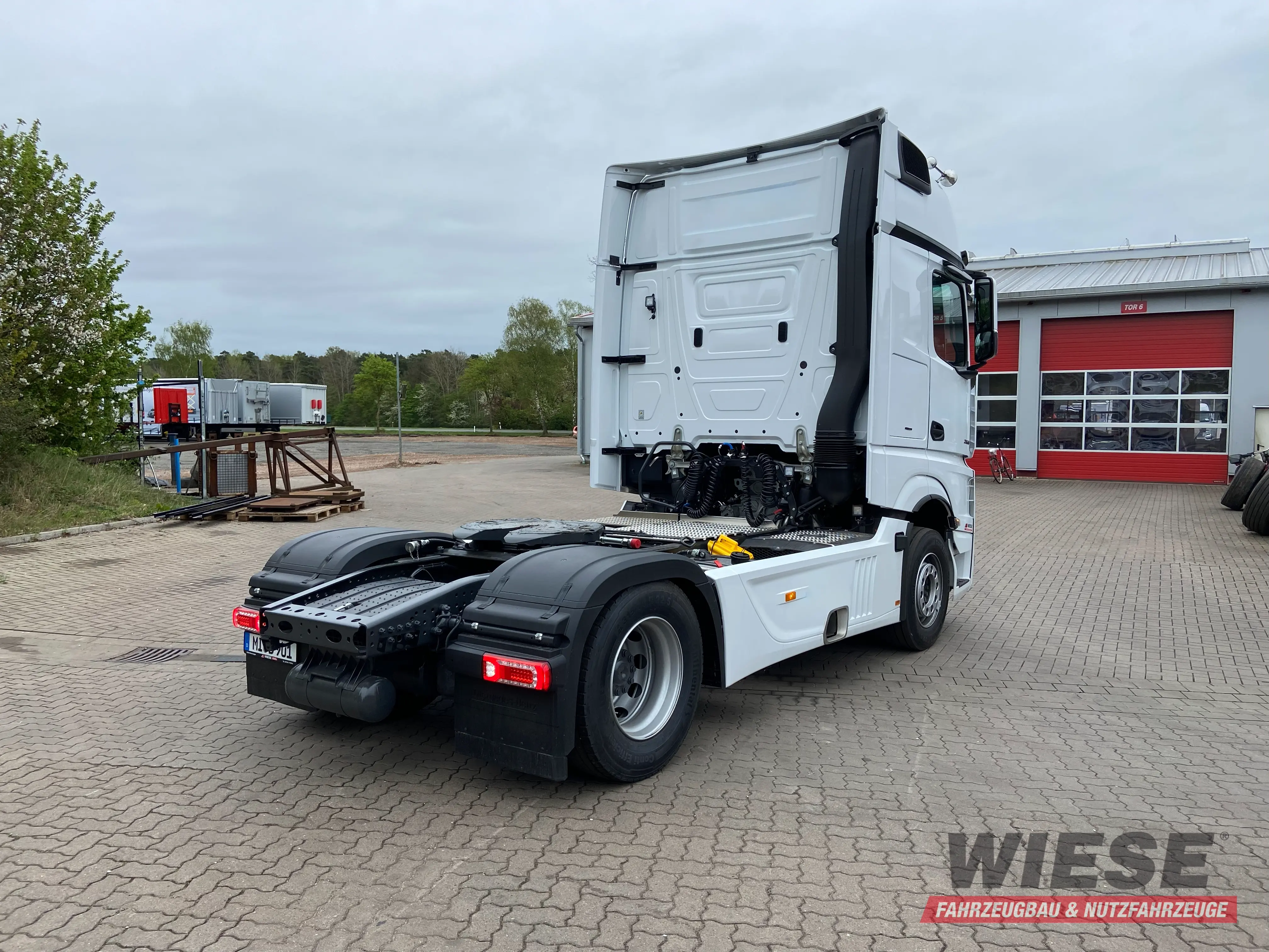 Mercedes SZM von Wiese Trailer Rent in Petershagen mieten ab 3150.00€