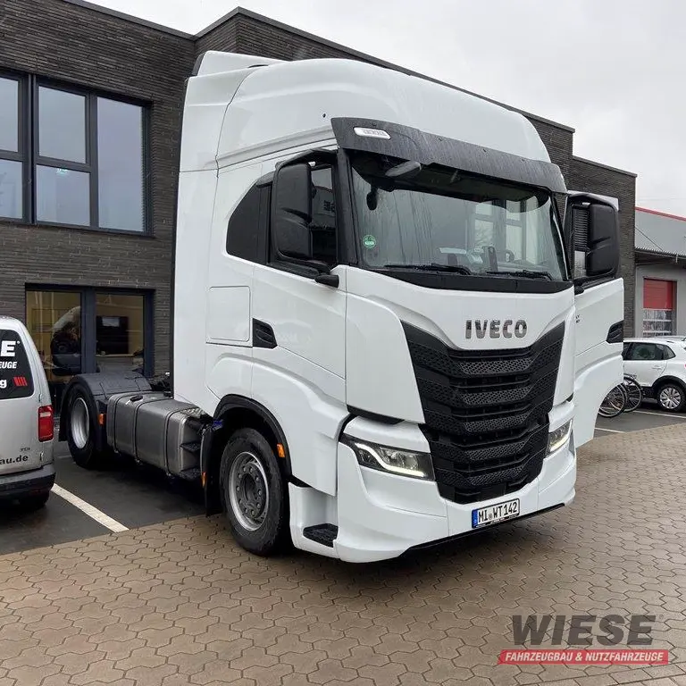 Iveco SZM von Wiese Trailer Rent in Petershagen mieten ab 2900.00€