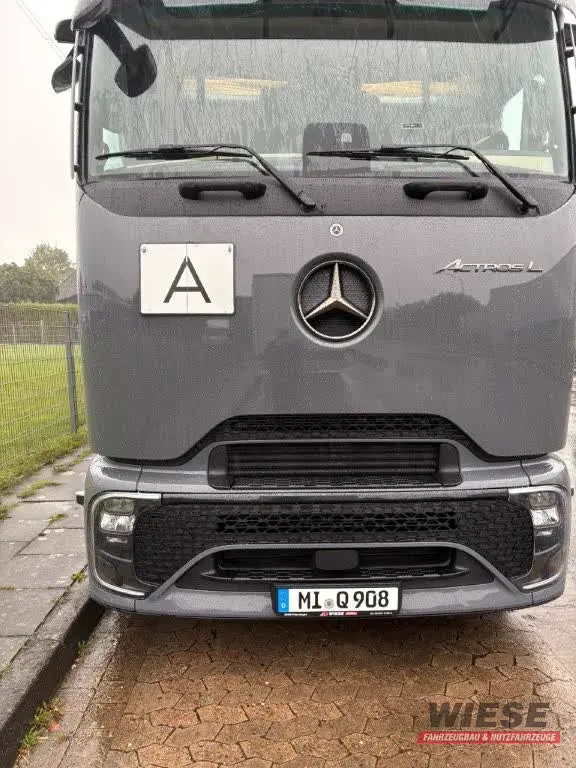 Mercedes-Benz SZM von Wiese Trailer Rent in Petershagen mieten ab 2833.24€