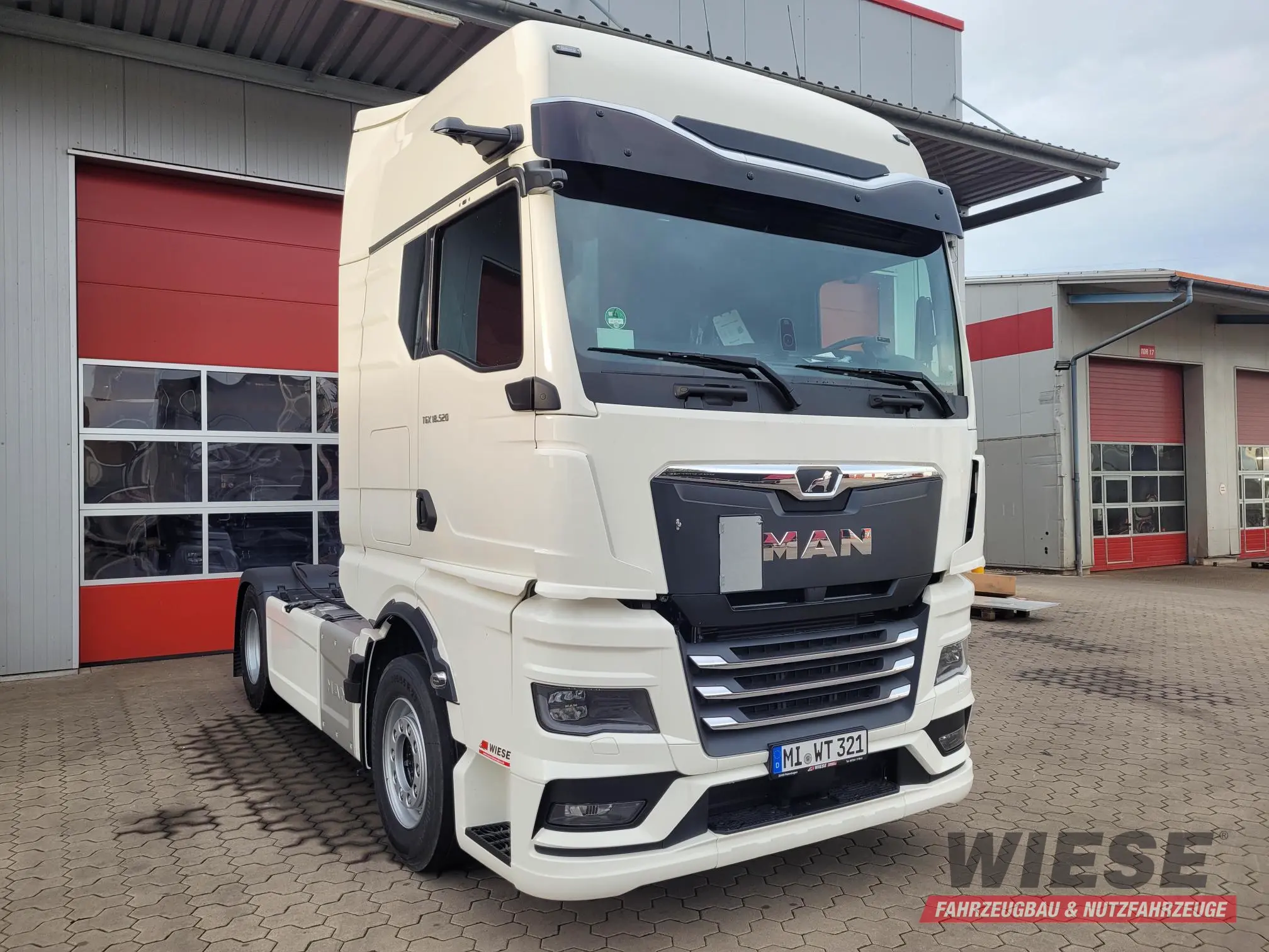 MAN Sattelzugmaschine von Wiese Trailer Rent in Petershagen mieten ab 3200.00€