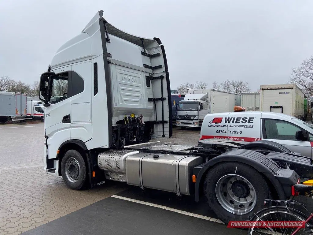 Iveco SZM von Wiese Trailer Rent in Petershagen mieten ab 2900.00€