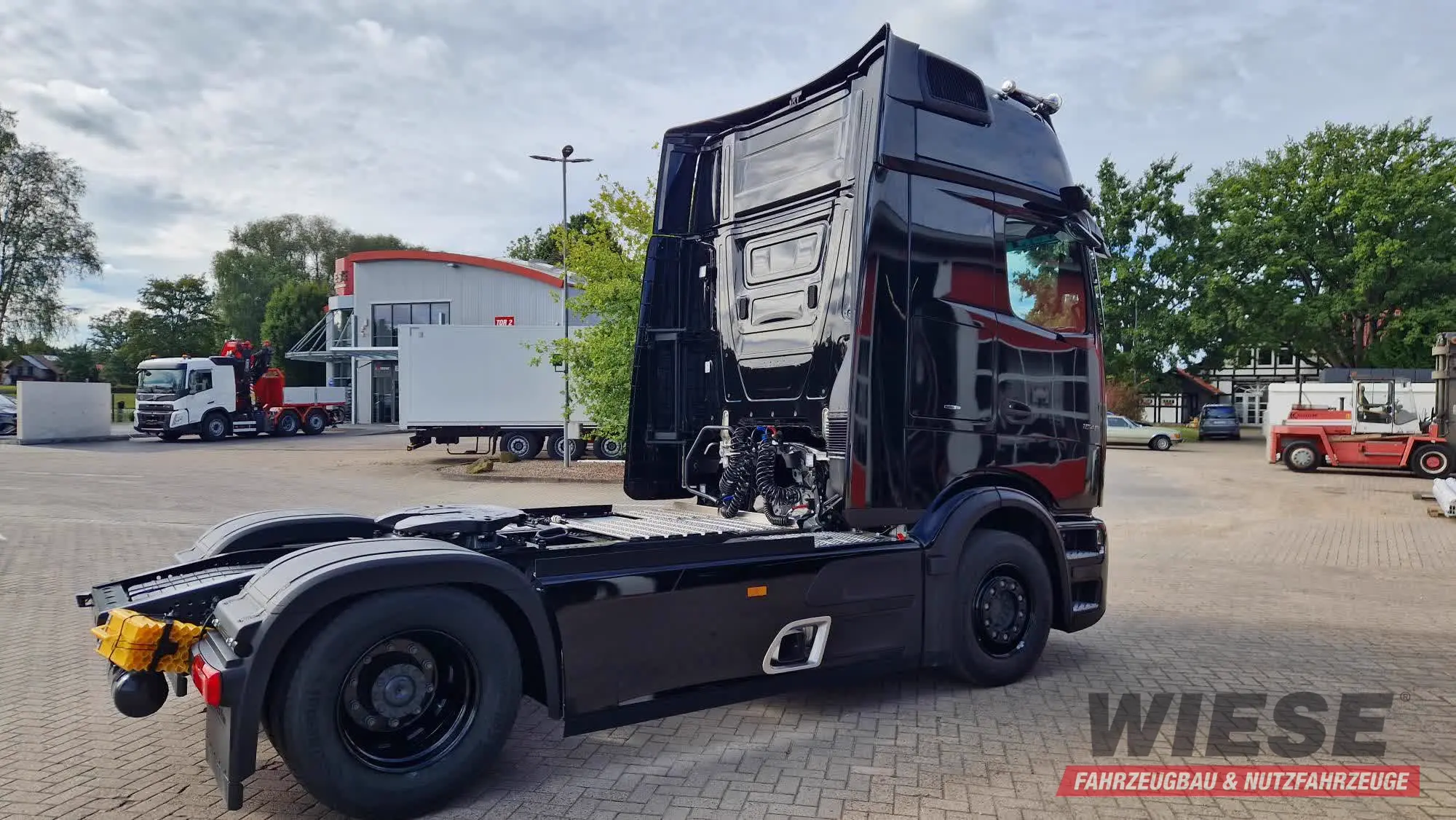 Mercedes Sattelzugmaschine von Wiese Trailer Rent in Petershagen mieten ab 3000.00€