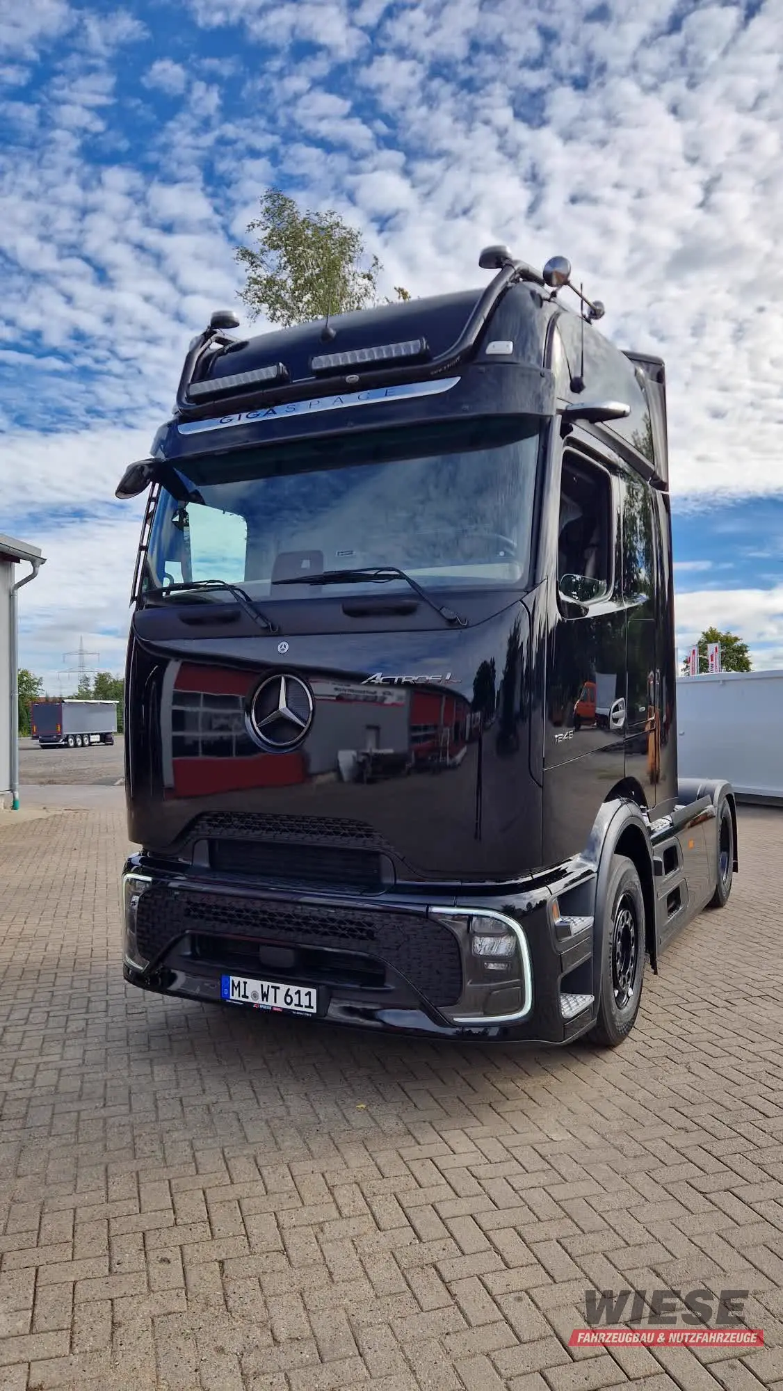 Mercedes Sattelzugmaschine von Wiese Trailer Rent in Petershagen mieten ab 3000.00€