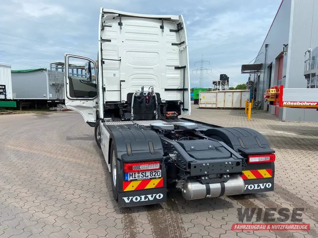 Volvo FH Elektro von Wiese Trailer Rent in Petershagen mieten ab 4500.00€