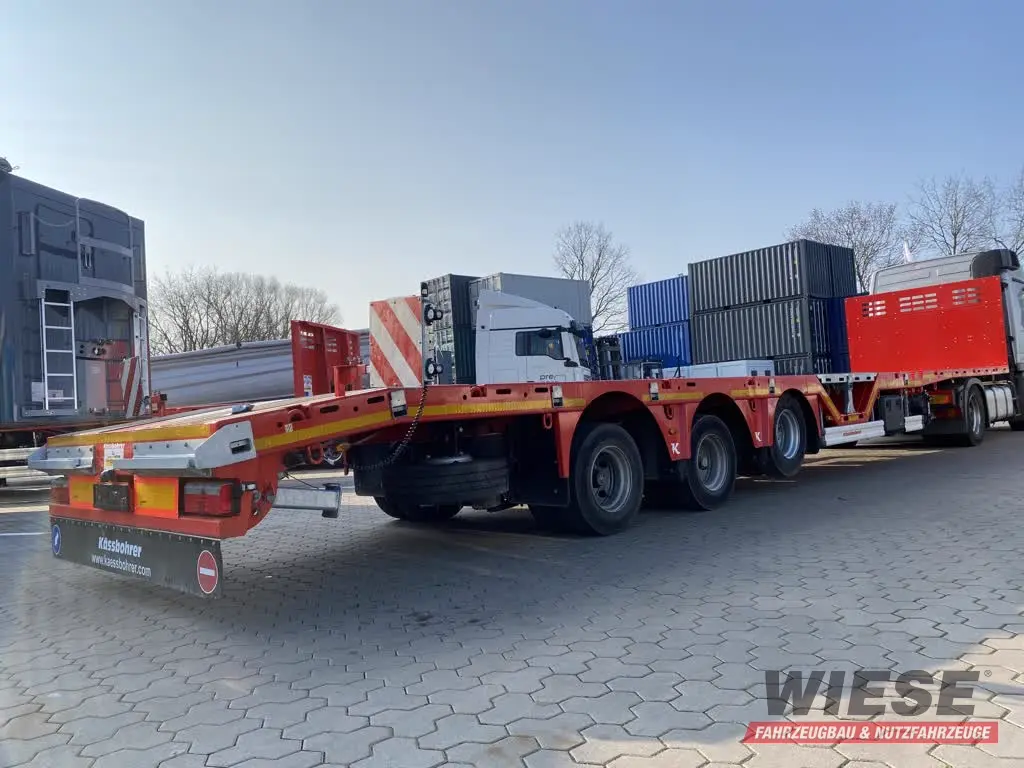 Kässbohrer Ausziehbarer Tele Mega Plattformauflieger von Wiese Trailer Rent in Petershagen mieten ab 1420.00€