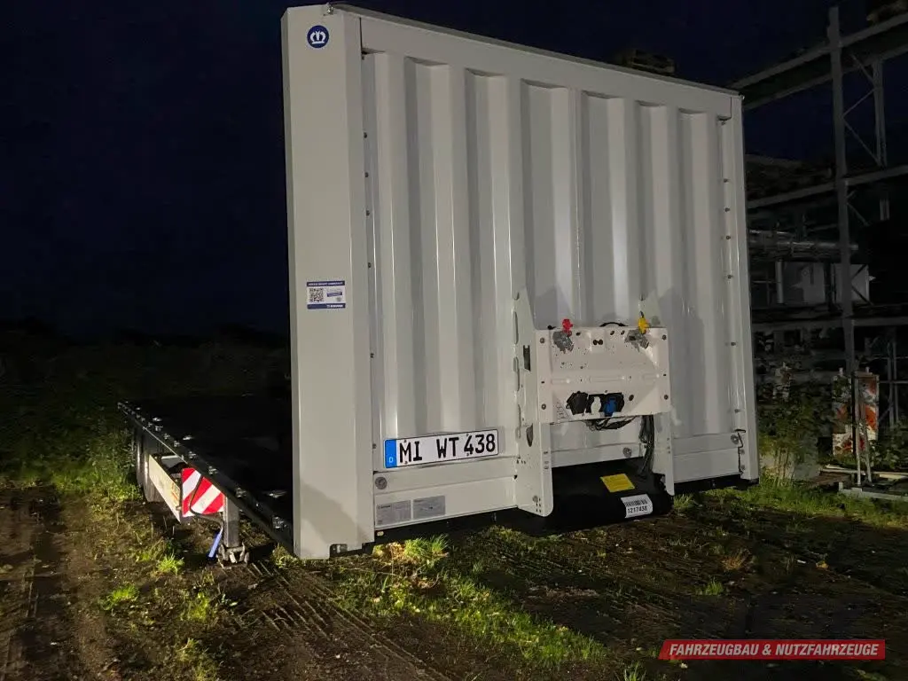 Krone-Plattform-Sattelauflieger von Wiese Trailer Rent in Petershagen mieten ab 850.00€