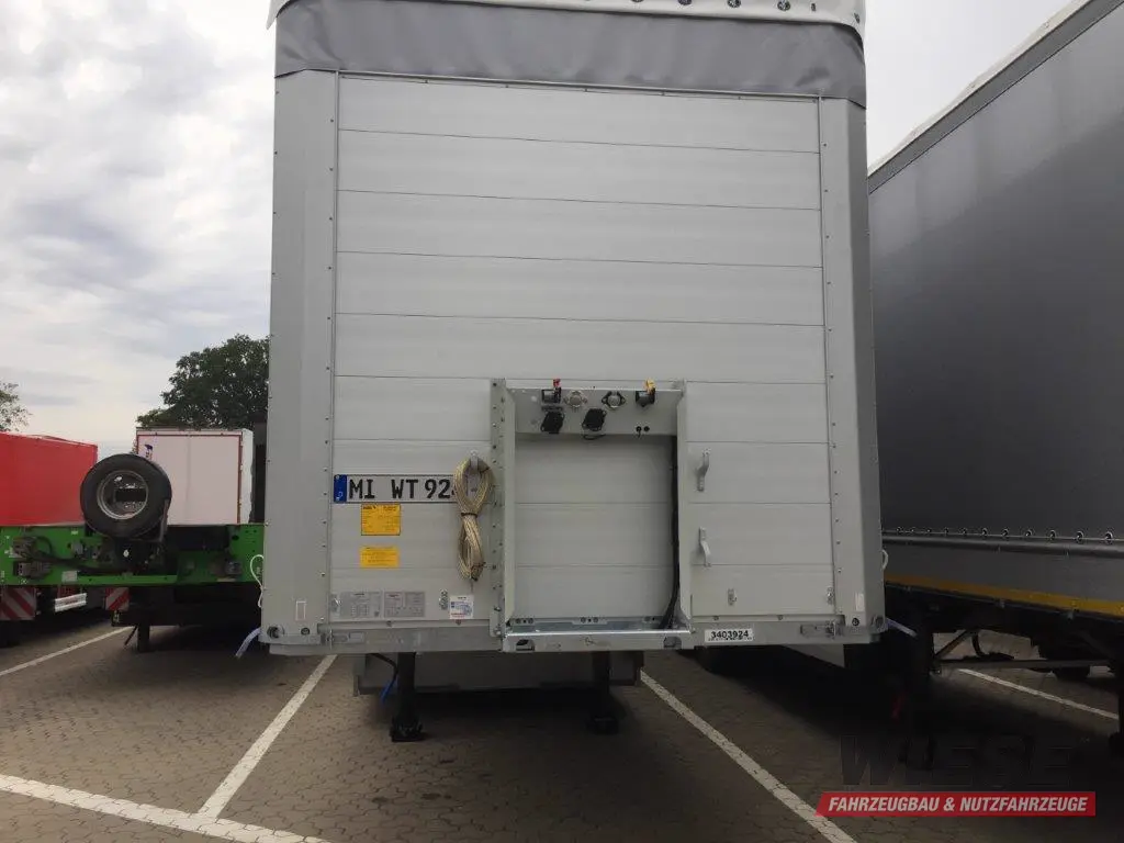 Schmitz Plane von Wiese Trailer Rent in Petershagen mieten